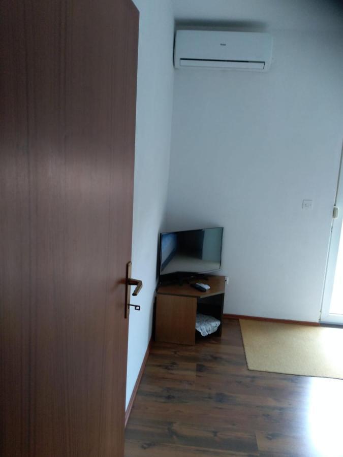 Ferienwohnung Midnight Ražanac Exterior foto